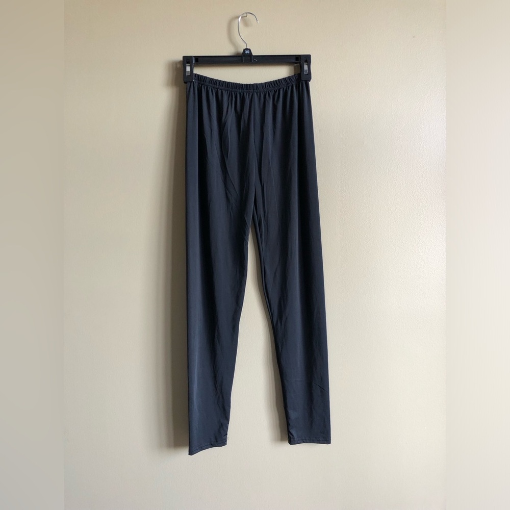 New Loose fitting light weight leggings size small